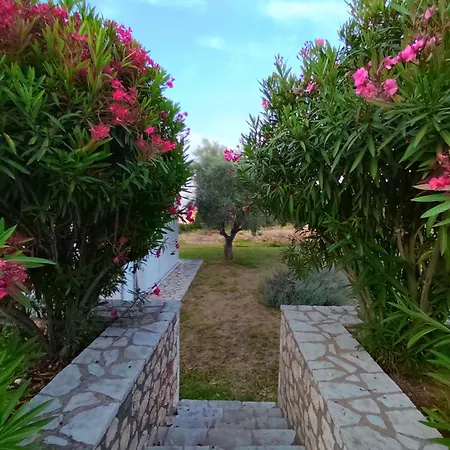 Polikarpos Villa Tsoukaládhes