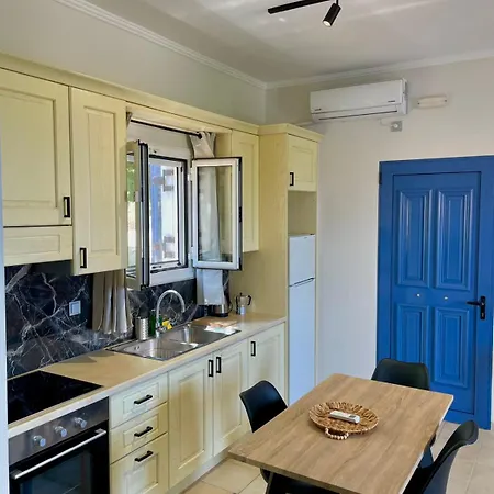 Villa Polikarpos Tsoukaládhes